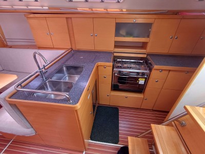 HANSE 370