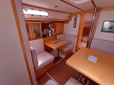 HANSE 370