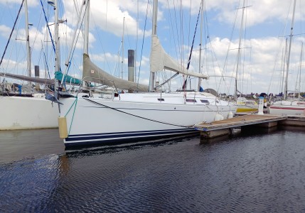 HANSE 370