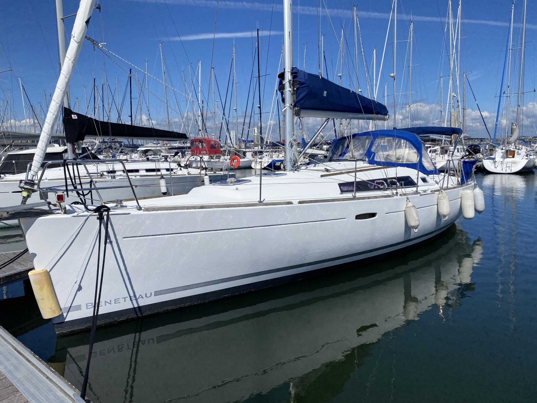 OCEANIS 37