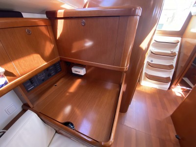 OCEANIS 37