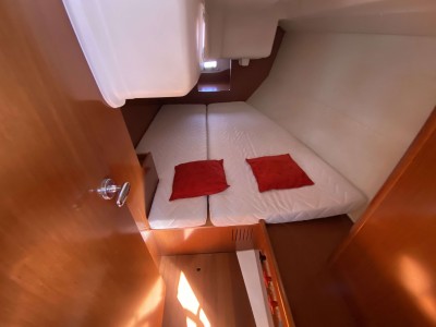 OCEANIS 37