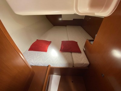 OCEANIS 37
