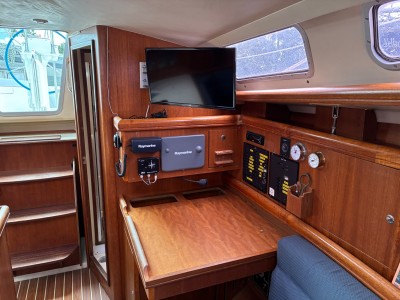 HUNTER 36