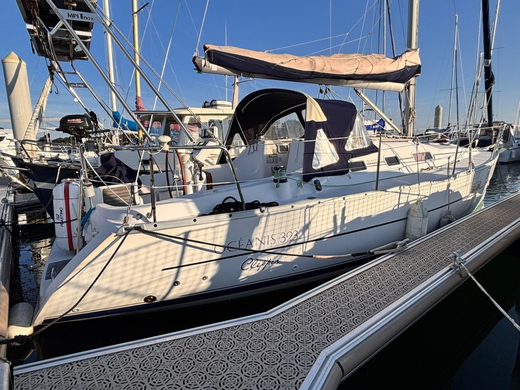 OCEANIS 323