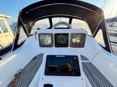 OCEANIS 323